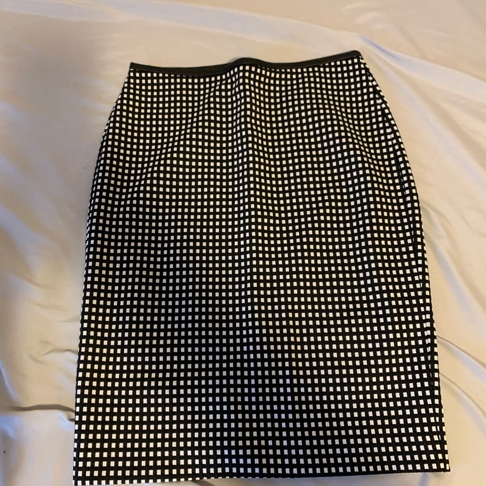 Black and white pencil skirt